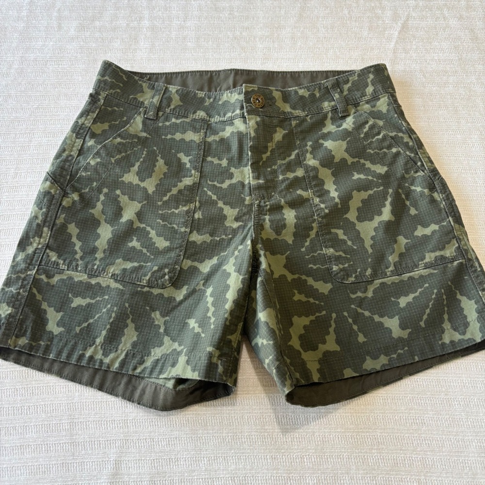 The North Face Camo Ripstop Utility Shorts Womens 2 Green Camouflage Hiking